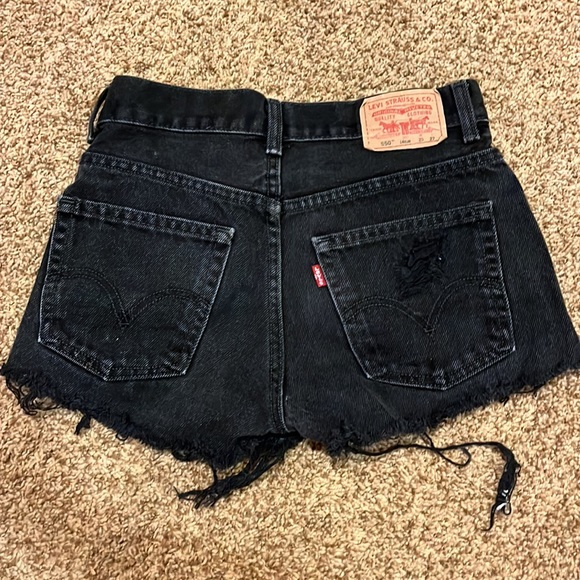 Distressed Levi’s 550 Shorts - Picture 2 of 4